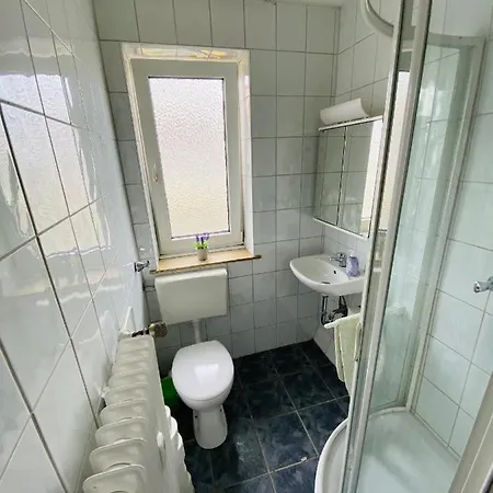 Near Tram L 3 Beds L 2 Sleeping L Own Parking Space *
