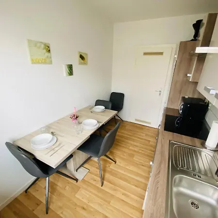Near Tram L 3 Beds L 2 Sleeping L Own Parking Space