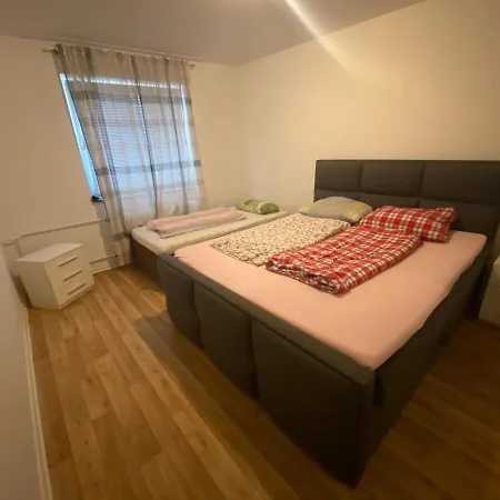 Near Tram L 3 Beds L 2 Sleeping L Own Parking Space *